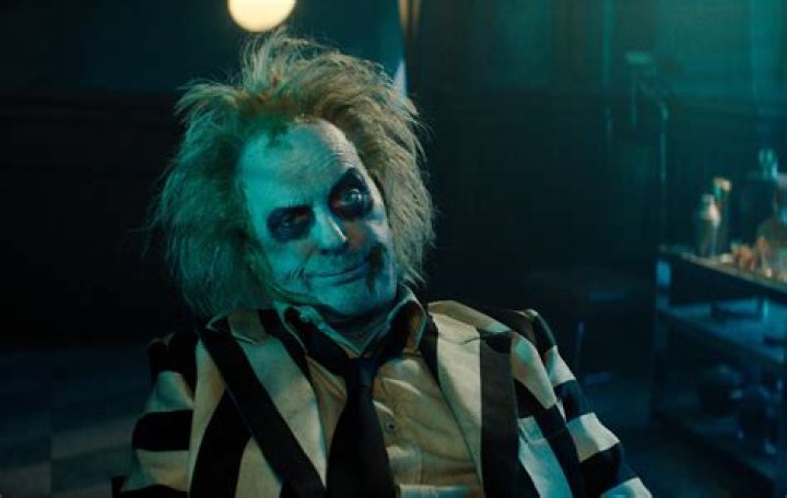 Unveiling The Enchanting "Winona's Beetlejuice Roll": A Hairstyle Icon